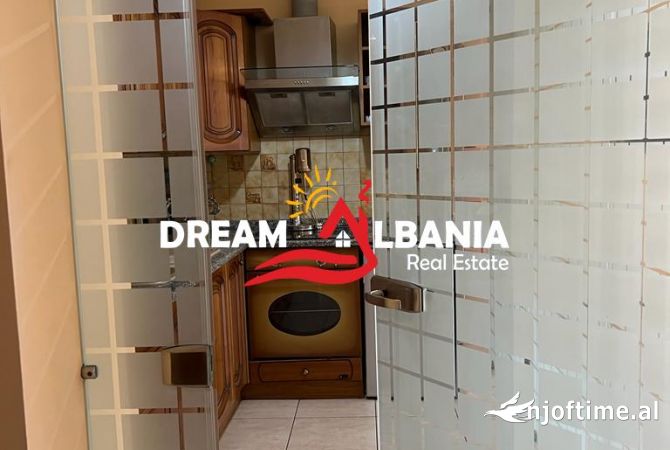 Ambiente Commerciale in Affitto 3+1 a Tirana - 1,200 Euro