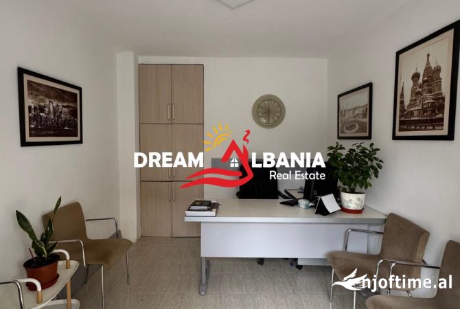Ambiente Commerciale in Affitto 3+1 a Tirana - 300 Euro