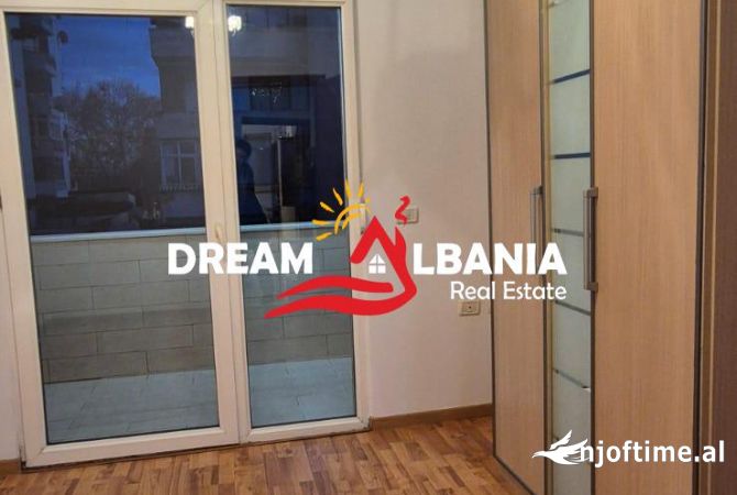 Ambiente Commerciale in Affitto 3+1 a Tirana - 1,000 Euro