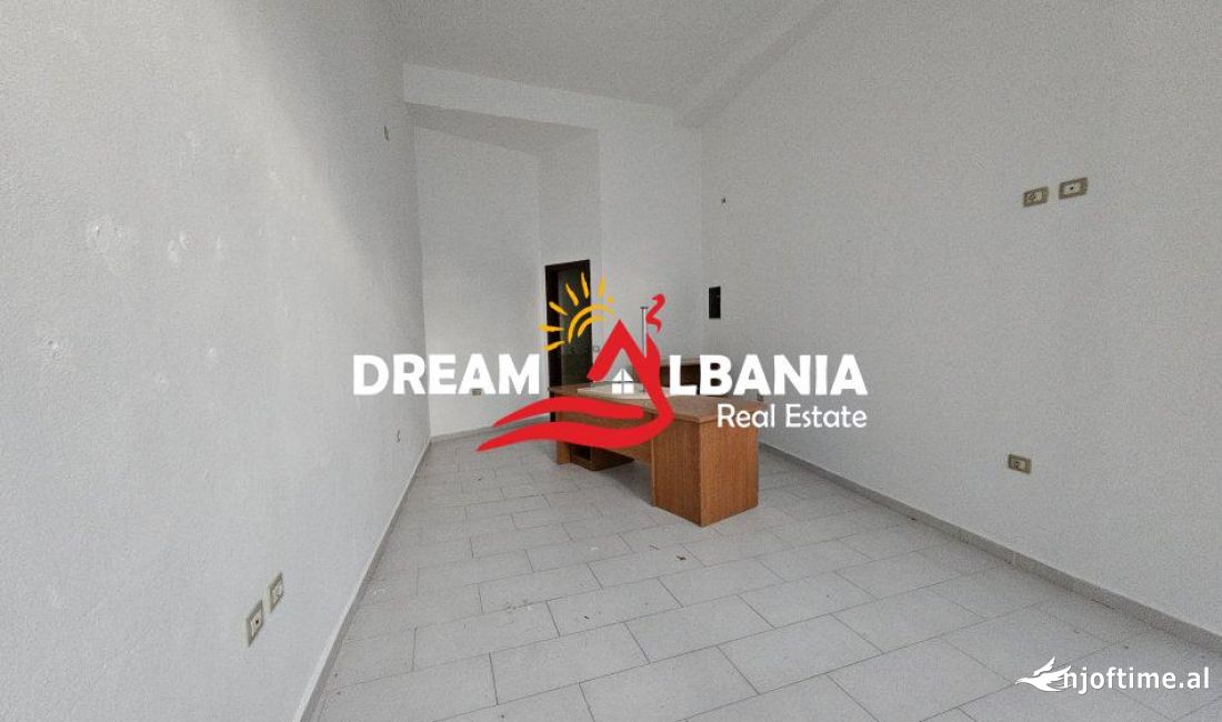 Ambient biznesi per shitje prane rruges Mine Peza (ID 4171564)