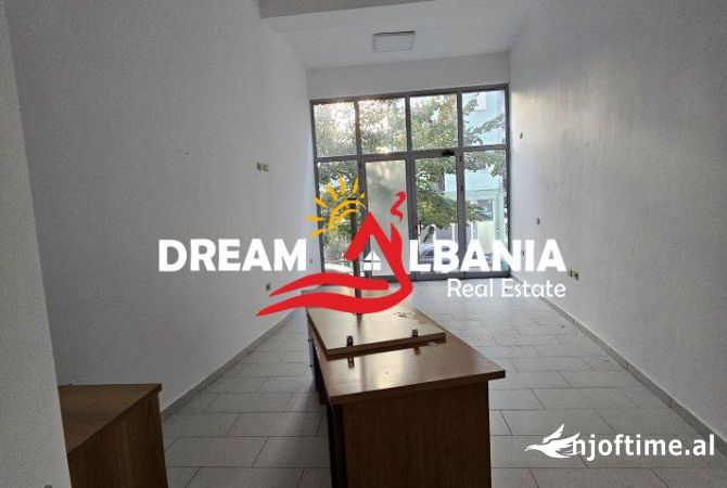 Ambient biznesi per shitje prane rruges Mine Peza (ID 4171564)