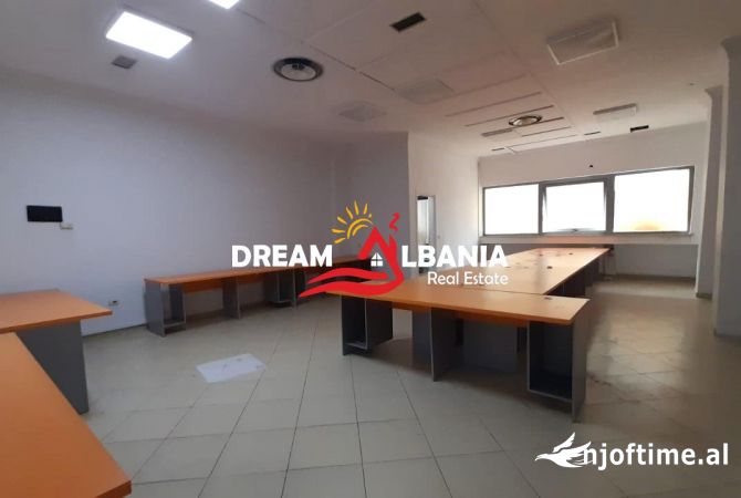 Ambiente Commerciale in Affitto 3+1 a Tirana - 1,700 Euro