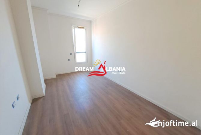 Ambiente Commerciale in Affitto 3+1 a Tirana - 1,300 Euro