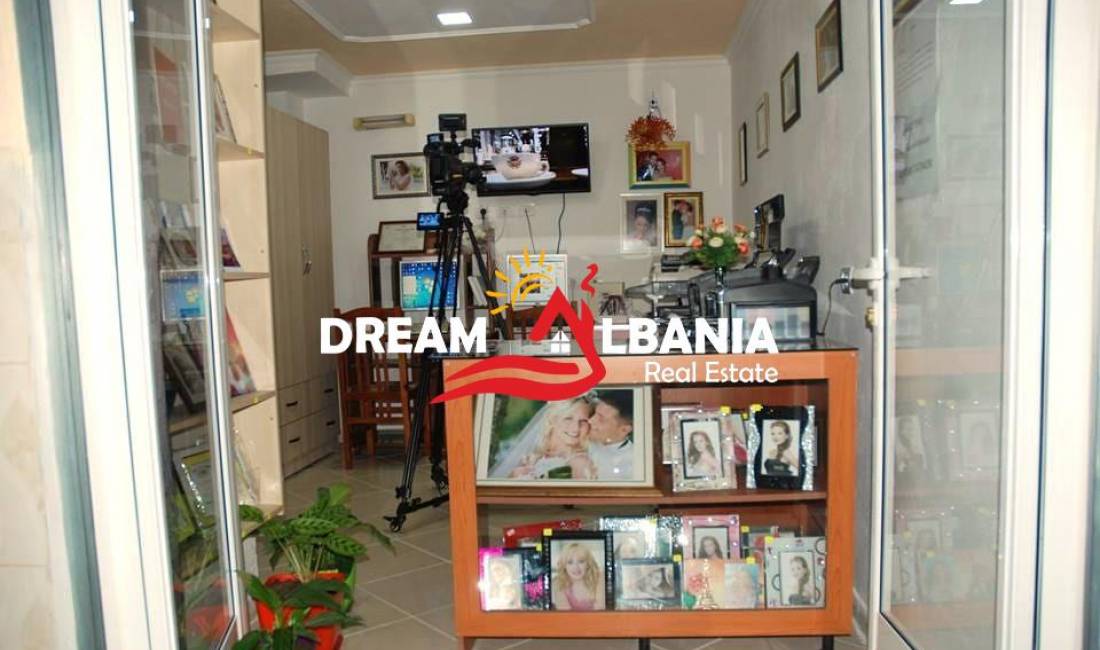 Dyqan ne shitje ne zonen e Vasil Shantos prane Hotel Diplomat 2 (ID 4171280)