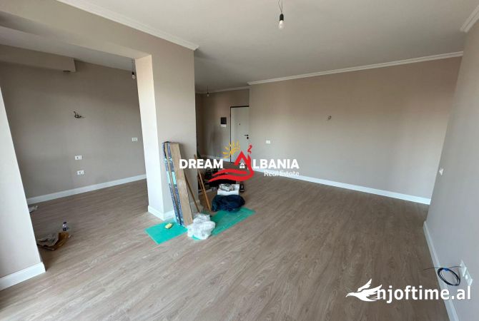 Ambiente Commerciale in Affitto 3+1 a Tirana - 750 Euro
