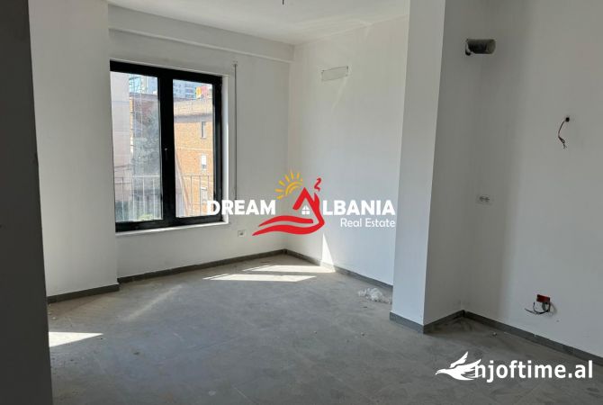 Ambiente Commerciale in Affitto 3+1 a Tirana - 45,000 Leke