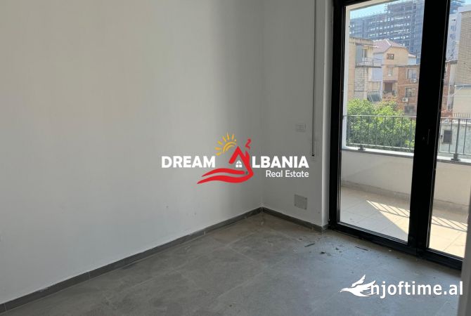 Ambiente Commerciale in Affitto 3+1 a Tirana - 45,000 Leke