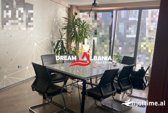 Ambiente Commerciale in Affitto 3+1 a Tirana - 3,000 Euro