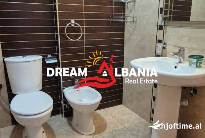 Ambiente Commerciale in Affitto 3+1 a Tirana - 1,200 Euro