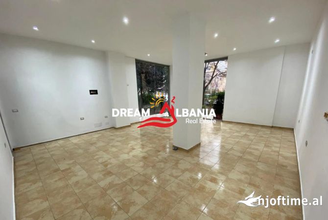 Ambiente Commerciale in Affitto 1+1 a Tirana - 35,000 Leke
