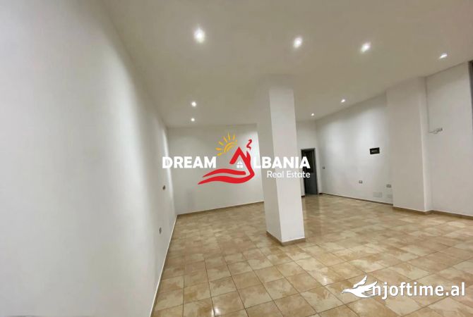 Ambiente Commerciale in Affitto 1+1 a Tirana - 35,000 Leke