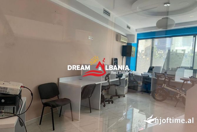 Ambiente Commerciale in Affitto 3+1 a Tirana - 900 Euro