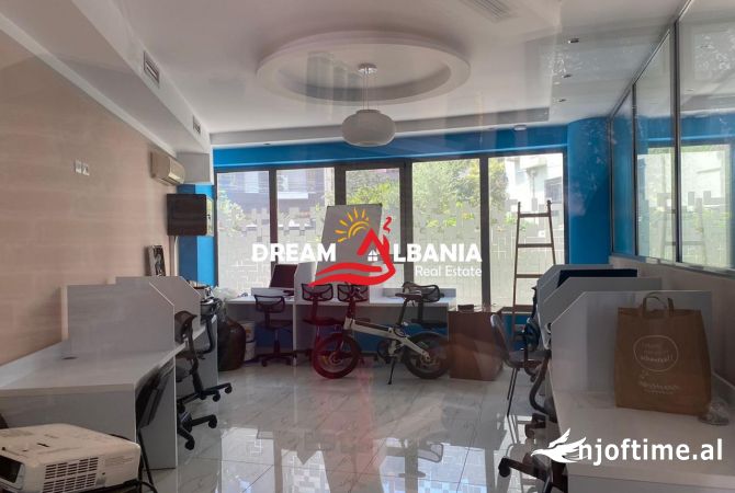 Ambiente Commerciale in Affitto 3+1 a Tirana - 900 Euro