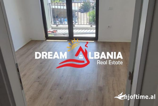 Ambiente Commerciale in Affitto 3+1 a Tirana - 600 Euro