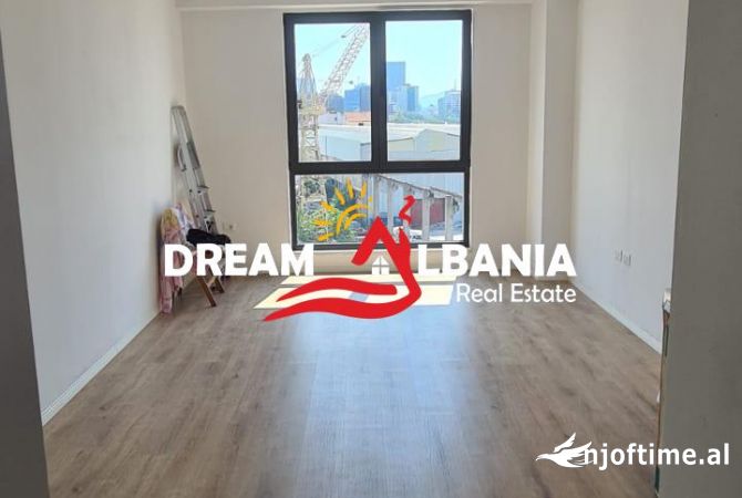 Ambiente Commerciale in Affitto 3+1 a Tirana - 600 Euro