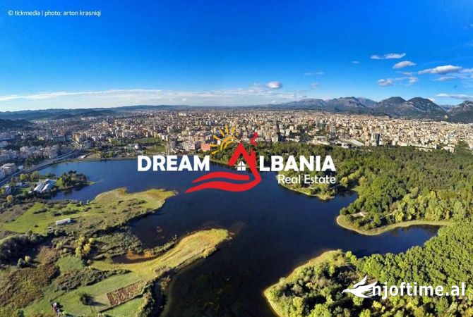 Toke per shitje ne zonen e Liqenit, prane parkut zoologjik ( ID 4191164)