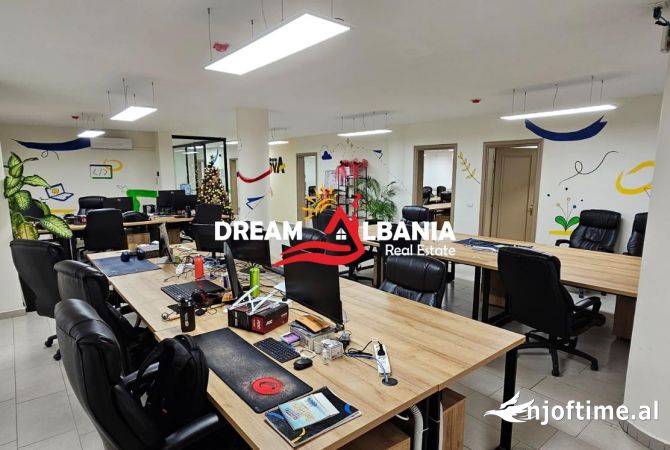 Ambiente Commerciale in Vendita 3+1 a Scutari - 665,900 Euro