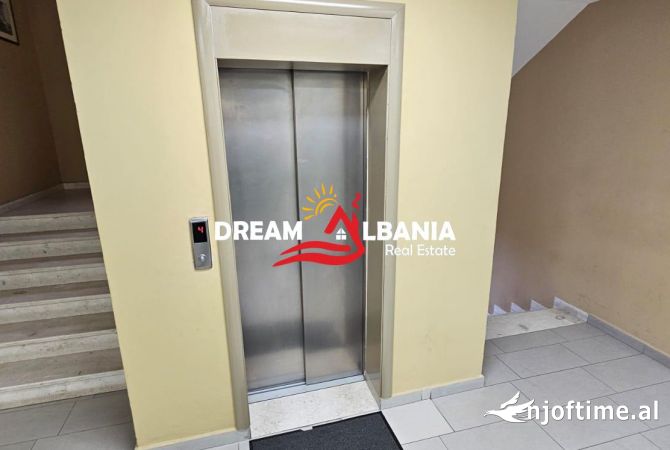 Ambient Komercial/Zyre ne Shitje ne qender te Shkodres (ID 4161094)