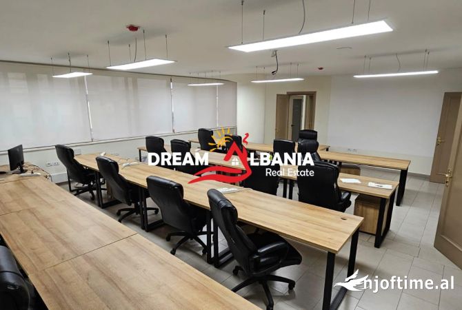 Ambiente Commerciale in Vendita 3+1 a Scutari - 665,900 Euro