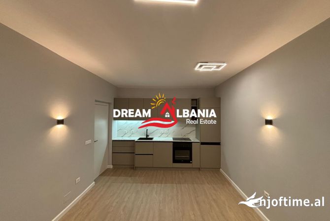 Ambiente Commerciale in Affitto 3+1 a Tirana - 70,000 Leke