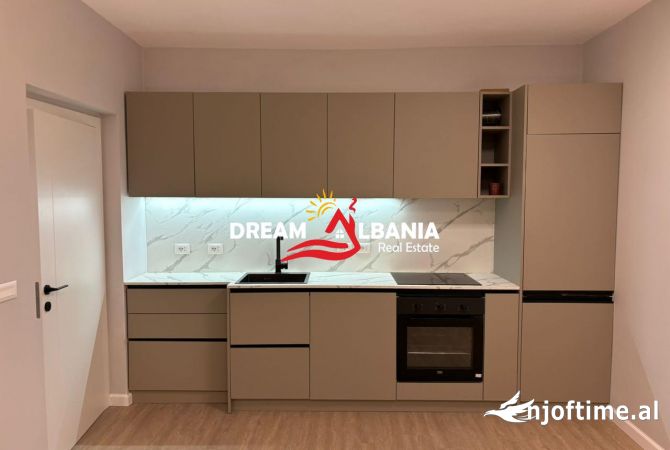 Ambiente Commerciale in Affitto 3+1 a Tirana - 70,000 Leke