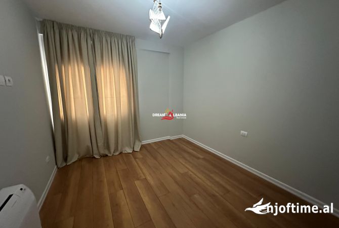 Shtepi me qera Apartament ne Tirane, 3+1, Mobilimi E mobiluar, Pagesa 1,000  Euro.