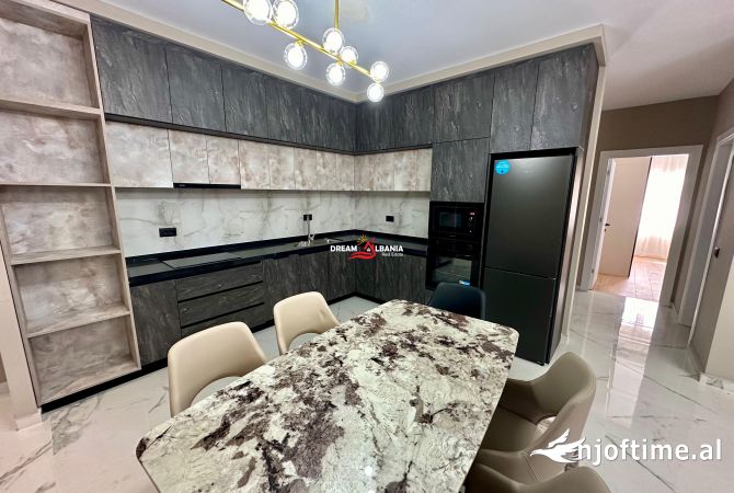 Shtepi me qera Apartament ne Tirane, 3+1, Mobilimi E mobiluar, Pagesa 1,000  Euro.