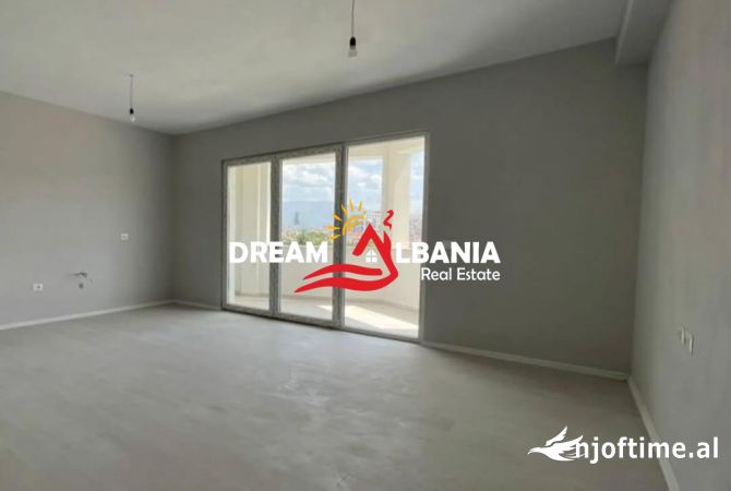 Ambiente Commerciale in Affitto 3+1 a Tirana - 490 Euro