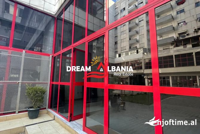 Ambiente Commerciale in Affitto 1+1 a Tirana - 50,000 Leke