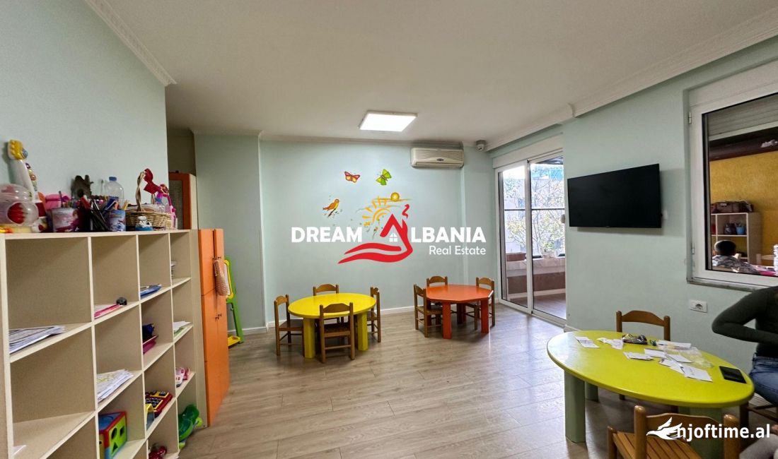 Ambjent ZYRE me qira ne Bllok, Perballe Fakultetit te Drejtesise (ID 42611151)