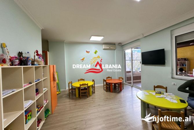 Ambjent ZYRE me qira ne Bllok, Perballe Fakultetit te Drejtesise (ID 42611151)