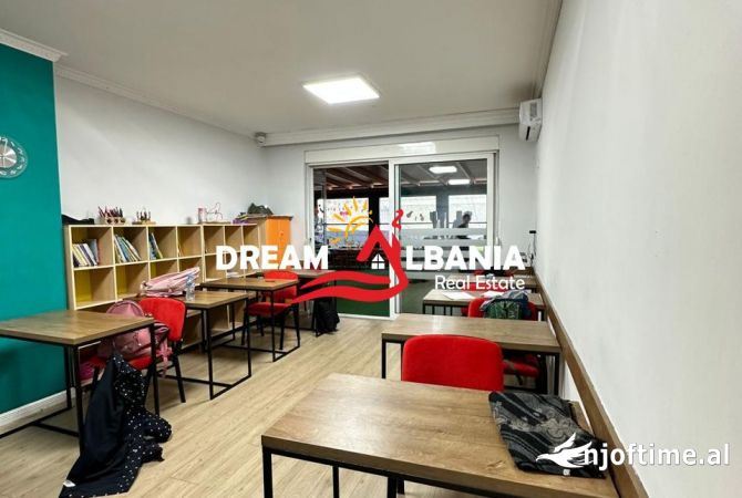 Ambjent ZYRE me qira ne Bllok, Perballe Fakultetit te Drejtesise (ID 42611151)