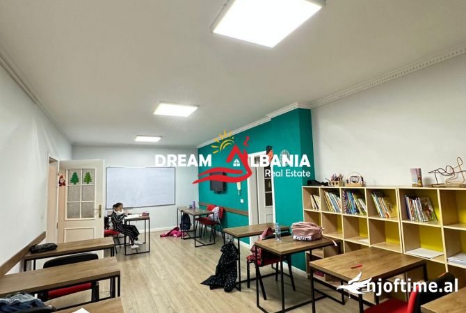 Ambjent ZYRE me qira ne Bllok, Perballe Fakultetit te Drejtesise (ID 42611151)