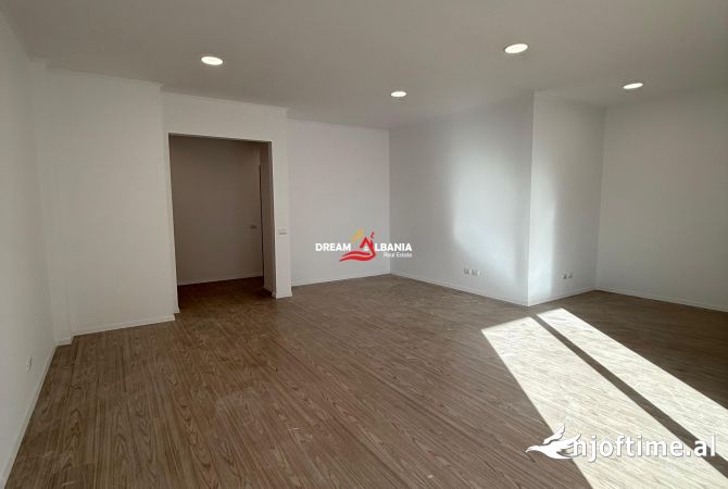 Ambiente Commerciale in Affitto 3+1 a Tirana - 250,000 Leke