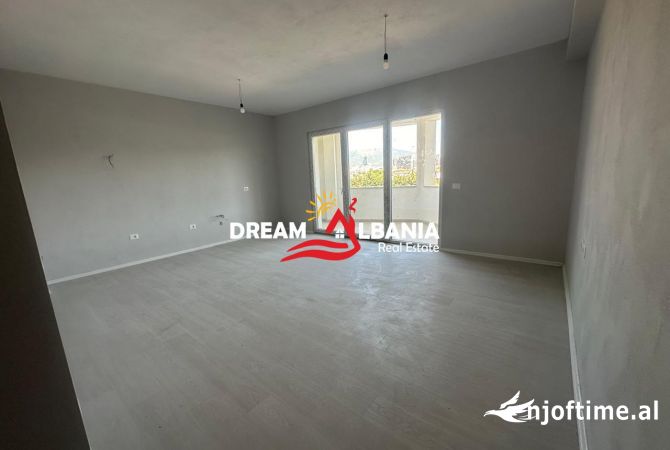 Ambiente Commerciale in Affitto 3+1 a Tirana - 450 Euro