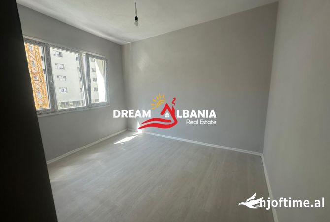 Ambiente Commerciale in Affitto 3+1 a Tirana - 450 Euro