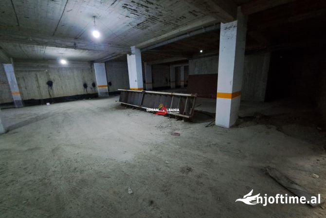 Ambient biznesi me qera 4+1 ne Tirane - 1,500 Euro