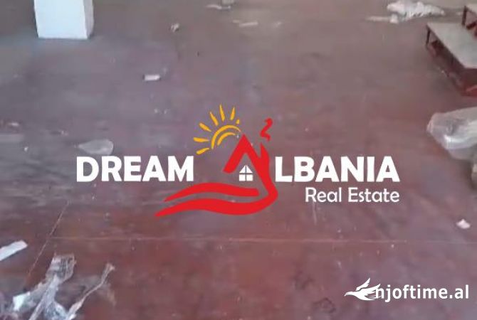 Ambiente Commerciale in Affitto 4+1 a Tirana - 1,400 Euro