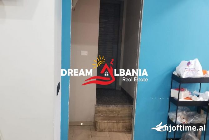 Shitet Biznesi Dyqan Peshku dhe Restorant ne Rrugen e Barrikadave, ne Tirane (ID 4171418)