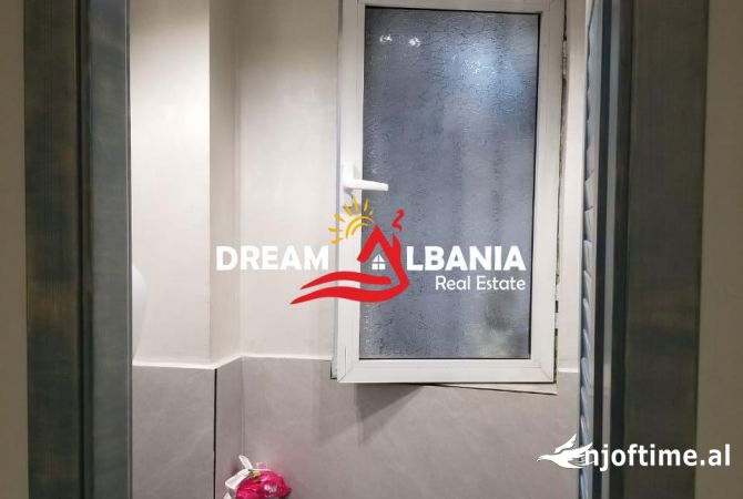 Shitet Biznesi Dyqan Peshku dhe Restorant ne Rrugen e Barrikadave, ne Tirane (ID 4171418)