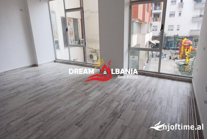 Ambjent per zyra me qera ne Astir (ID 42611227)