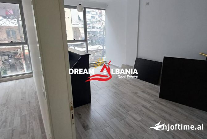 Ambjent per zyra me qera ne Astir (ID 42611227)