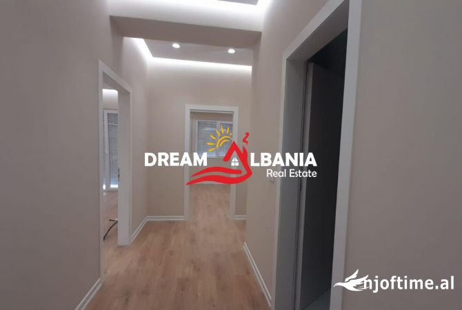 Ambiente Commerciale in Affitto 3+1 a Tirana - 650 Euro