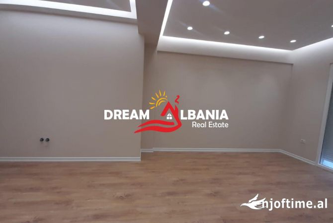 Ambiente Commerciale in Affitto 3+1 a Tirana - 650 Euro