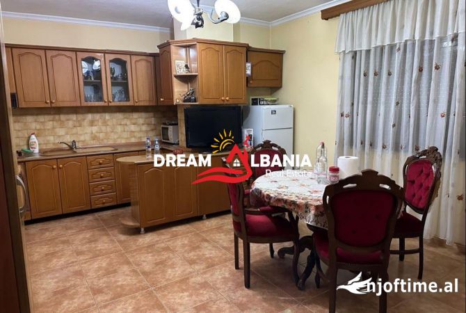 Shtepi ne shitje Apartament ne Tirane, 3+1, Mobilimi E mobiluar, Pagesa 320,000  Euro.