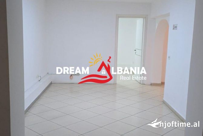 Zyre me Qera/Ambient Biznesi ne Rrugen Myslym Shyri, prane Someg ne Tirane (ID 42611253)