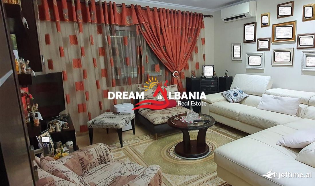 Shtepi ne shitje Vila Luksoze ne Tirane, 6+1, Mobilimi Pjeserisht e mobiluar, Pagesa 280,000  Euro.