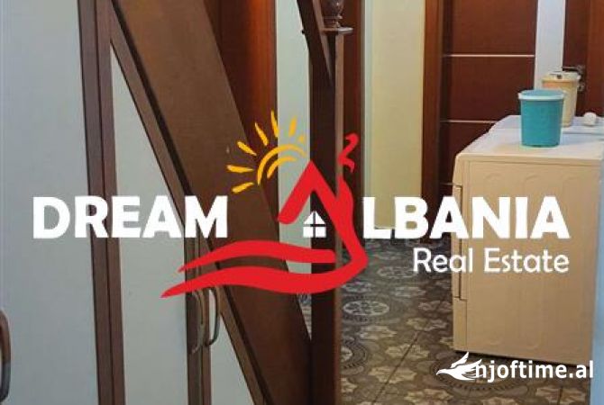 Shtepi ne shitje Vila Luksoze ne Tirane, 6+1, Mobilimi Pjeserisht e mobiluar, Pagesa 280,000  Euro.