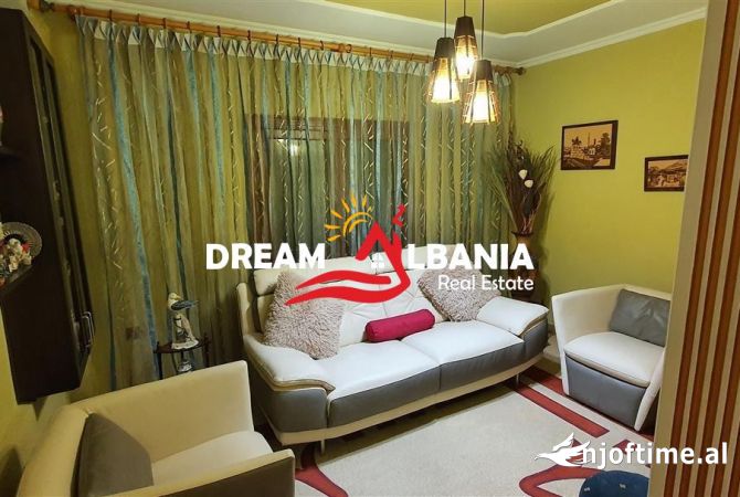 Shtepi ne shitje Vila Luksoze ne Tirane, 6+1, Mobilimi Pjeserisht e mobiluar, Pagesa 280,000  Euro.