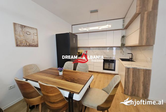 Appartamento in vendita a Tirana 2+1, Arredato